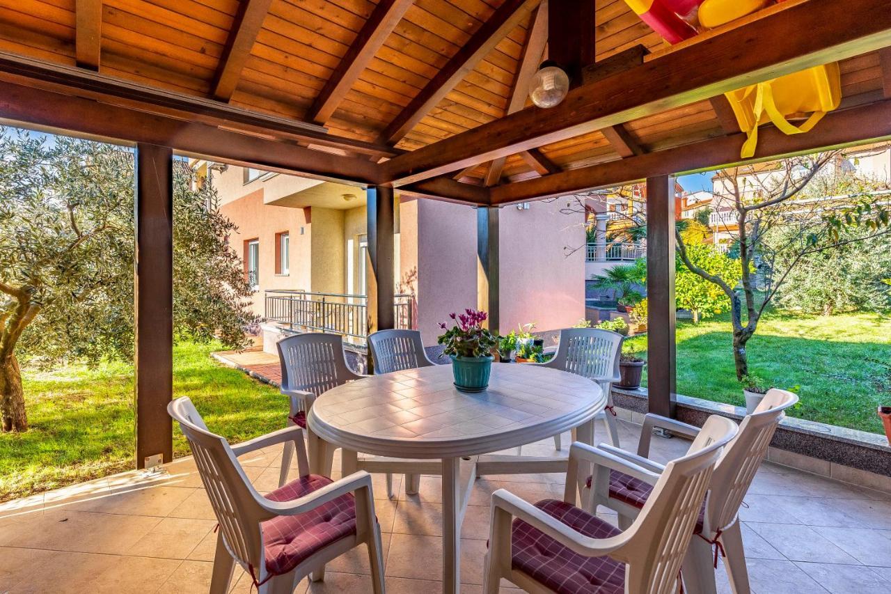 Istriensonne - Apartments Veruda Mit Grillterrasse Pula Eksteriør billede