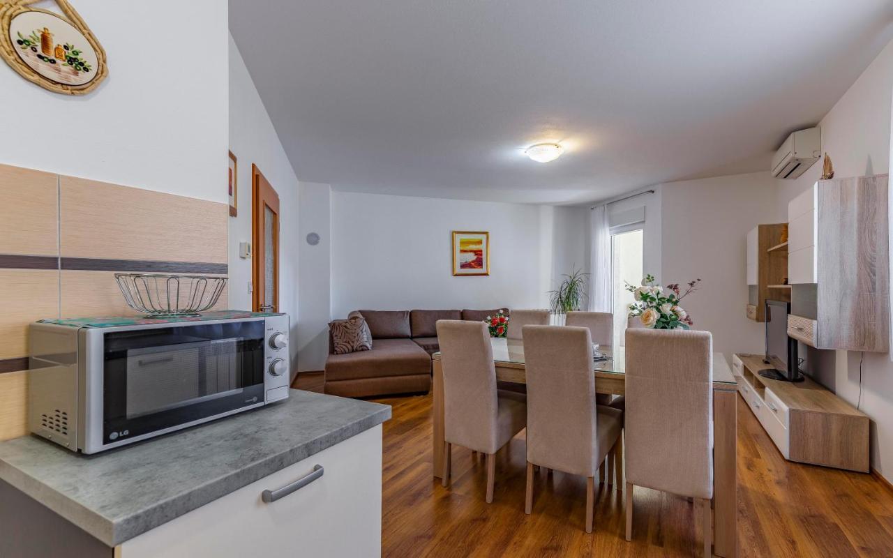 Istriensonne - Apartments Veruda Mit Grillterrasse Pula Eksteriør billede