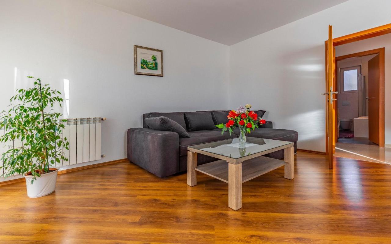 Istriensonne - Apartments Veruda Mit Grillterrasse Pula Eksteriør billede