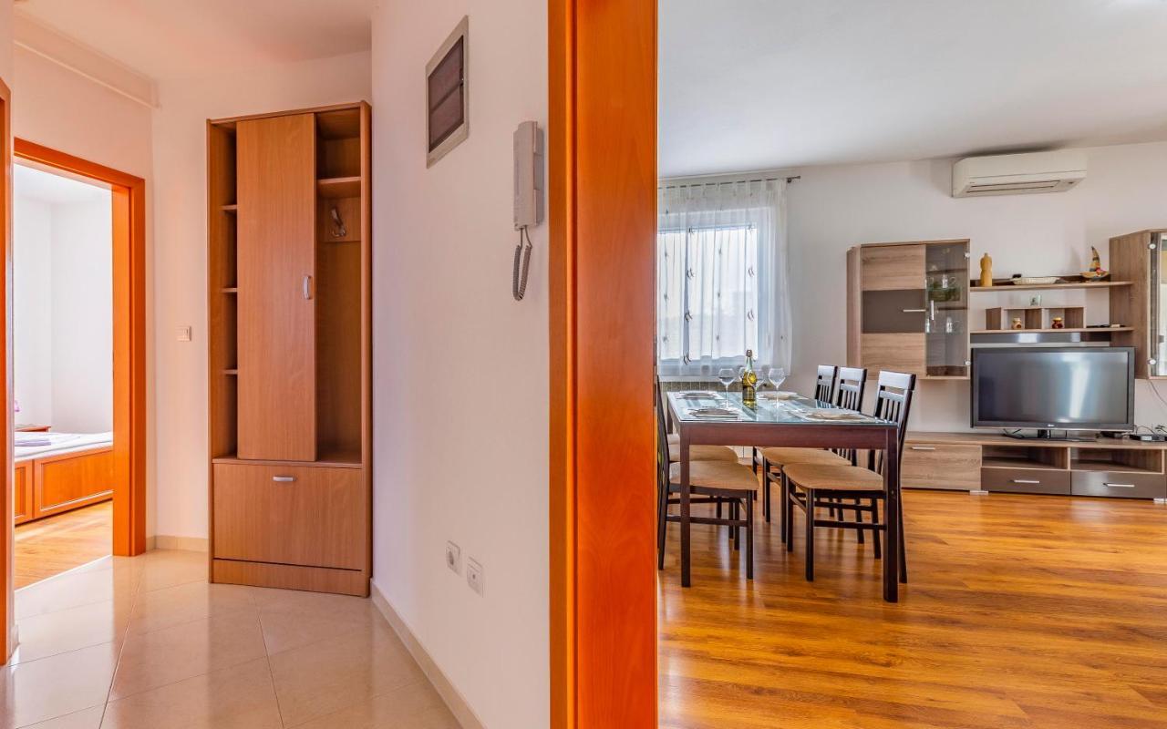 Istriensonne - Apartments Veruda Mit Grillterrasse Pula Eksteriør billede
