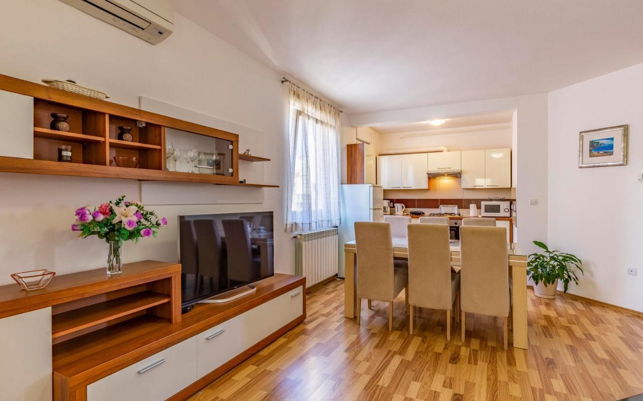Istriensonne - Apartments Veruda Mit Grillterrasse Pula Eksteriør billede