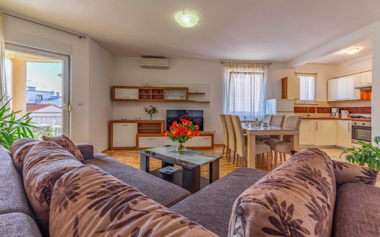 Istriensonne - Apartments Veruda Mit Grillterrasse Pula Eksteriør billede