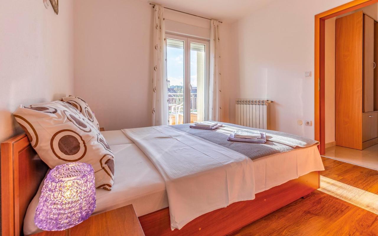 Istriensonne - Apartments Veruda Mit Grillterrasse Pula Eksteriør billede