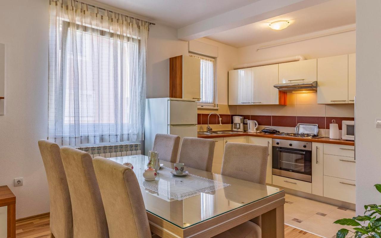 Istriensonne - Apartments Veruda Mit Grillterrasse Pula Eksteriør billede